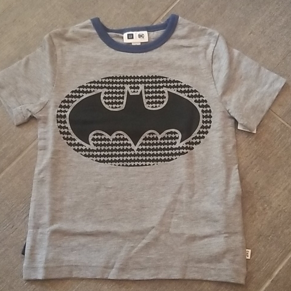 Gap DC Batman shirt w/cape - Picture 1 of 4